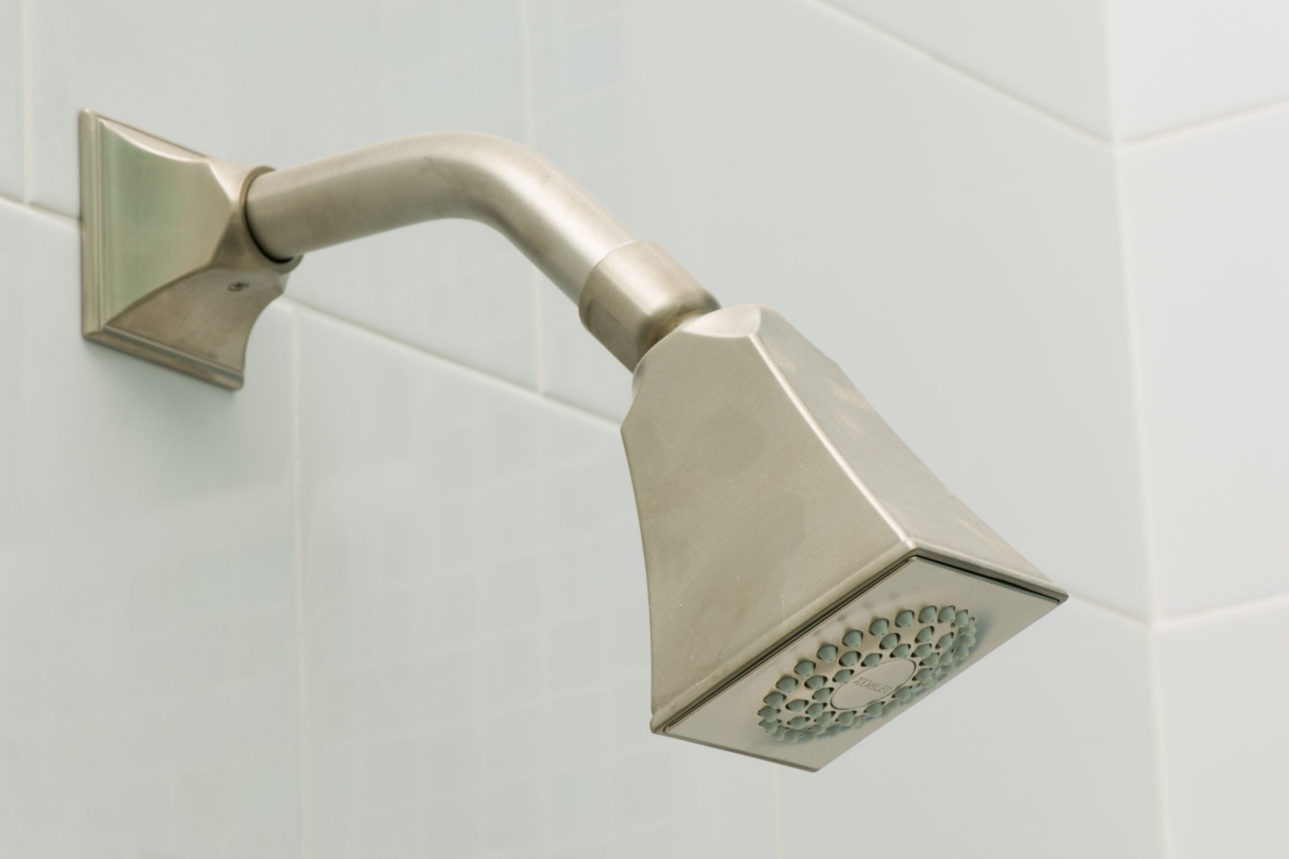 Low-flow showerhead